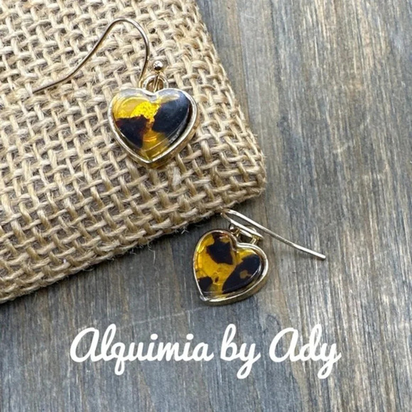 Tortoise Acrylic  hearts dangle earrings - Picture 1 of 1